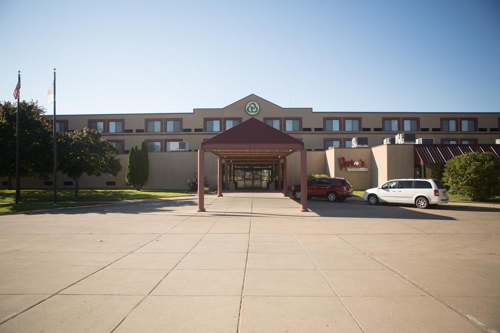 Crossroads Hotel And Huron Event Center Esterno foto